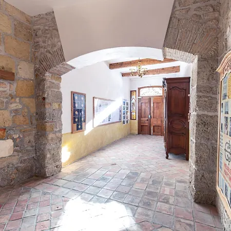 Du Puits Du Couvent 3*